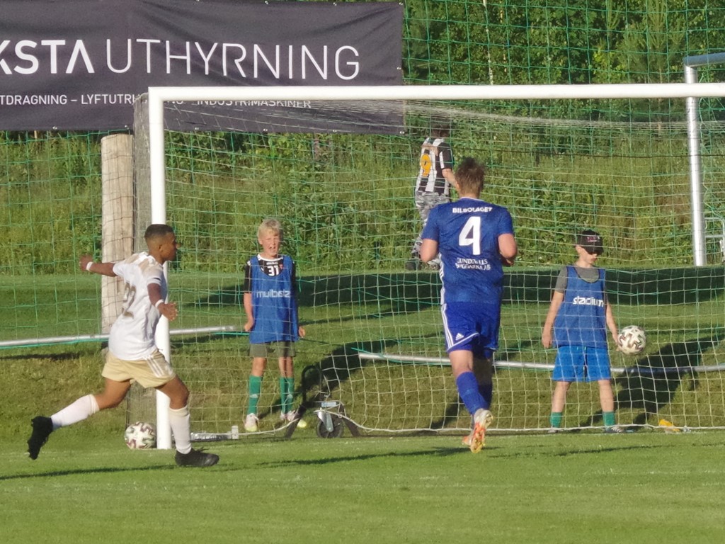 Bilden: Bassim Nassir sätter matchavgörnade 3-0 i minut 65. Foto: Pia Skogman, Lokalfotbollen.nu
