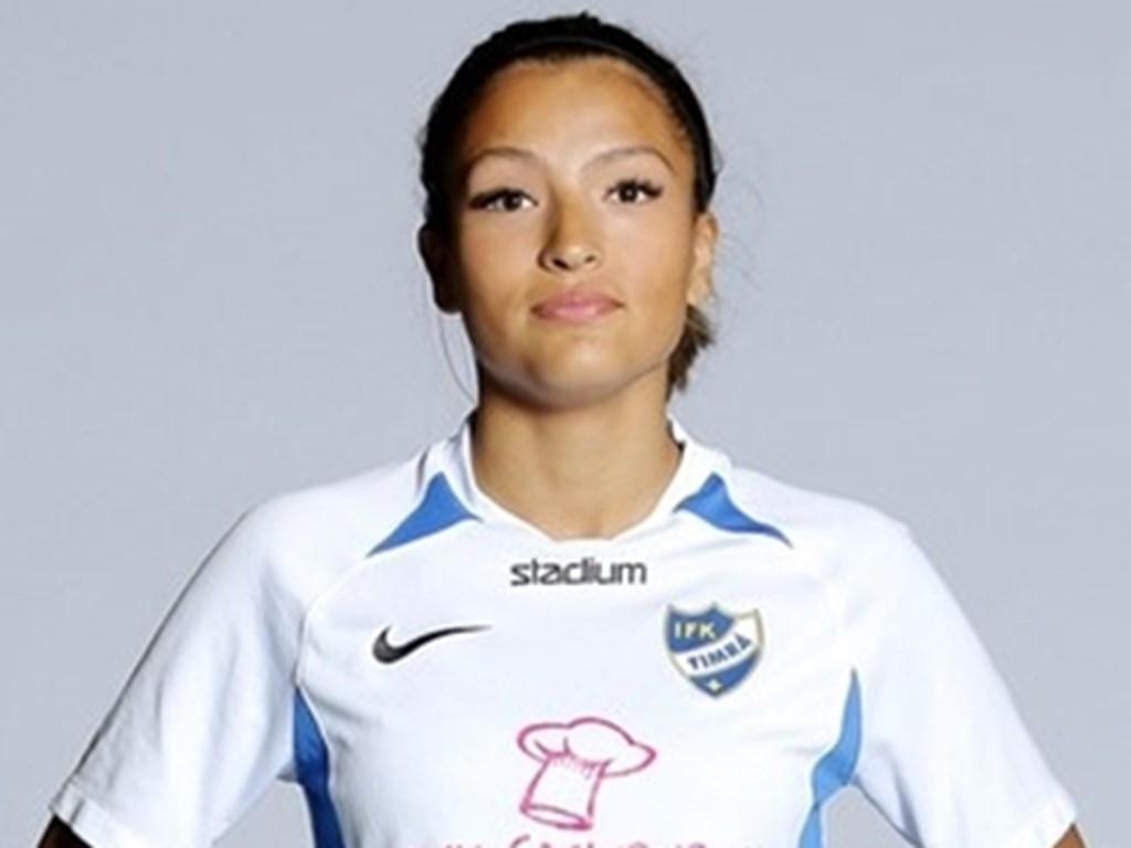 Paula Gonzalez prickade in ett hattrick för IFK Timrå 2 i premiären.