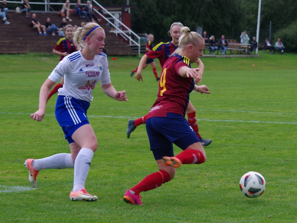 Linnea Jensen gjorde båda målen när Selånger besegrade Ope med 2-1 i slutet av augusti. Foto: Pia Skogman, Lokalfotbollen.