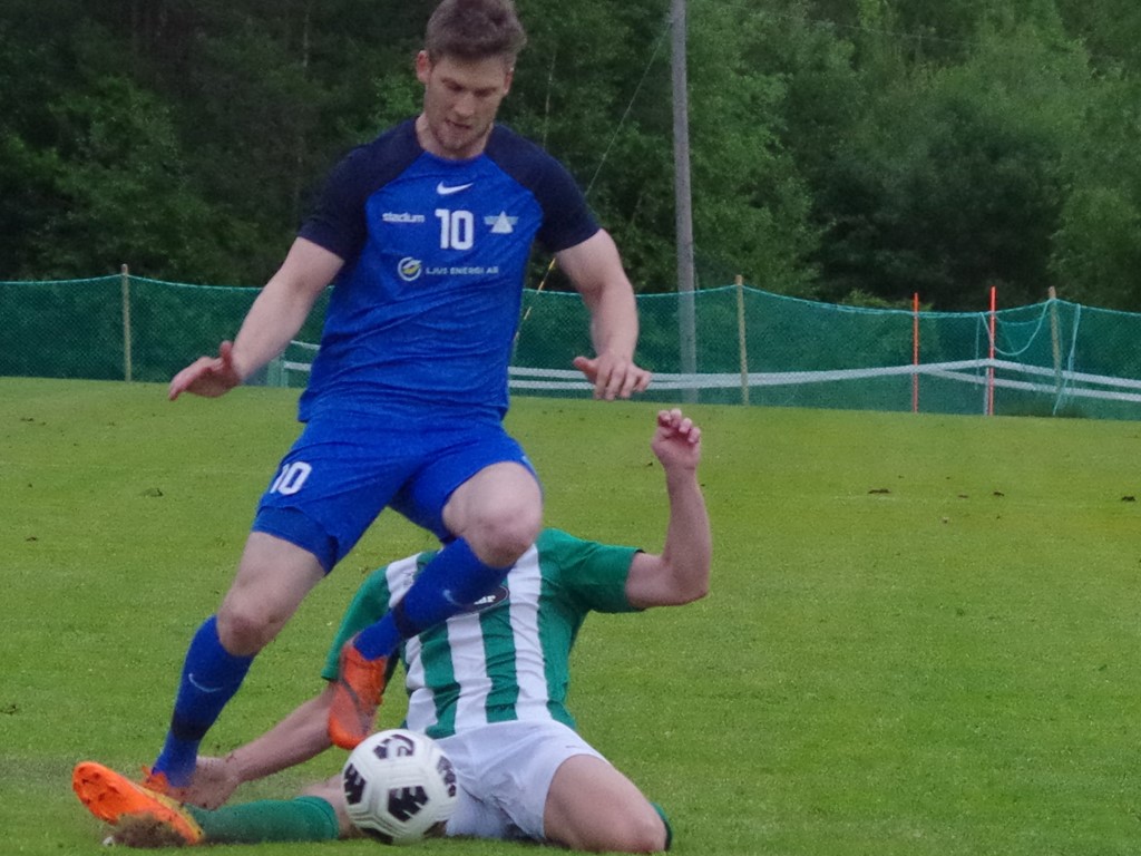 Oskar Nordlunds två mål mot Fränsta gav vändning och tre poäng mot Essvik. Arkivfoto: Pia Skogman, Lokalfotbollen.nu.