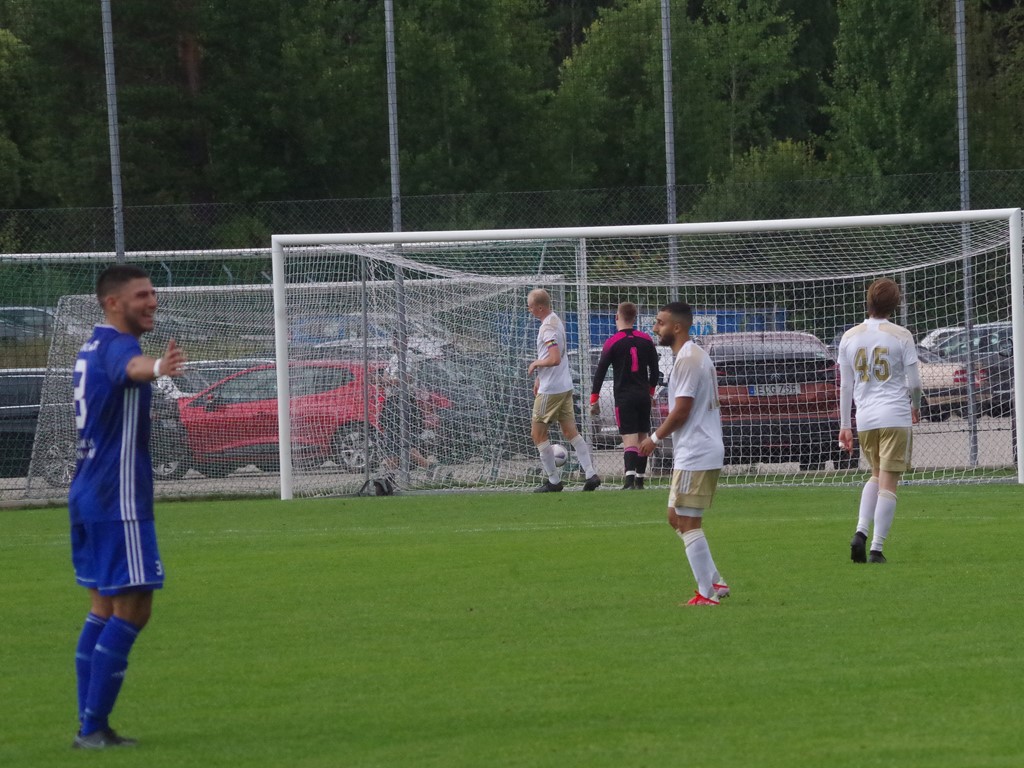 4-1-målet är ett faktum. Målskytten Filip Andersson Roos dock försvunnen ur bild. Foto: Pia Skoman, Lokalfotbollen.nu.