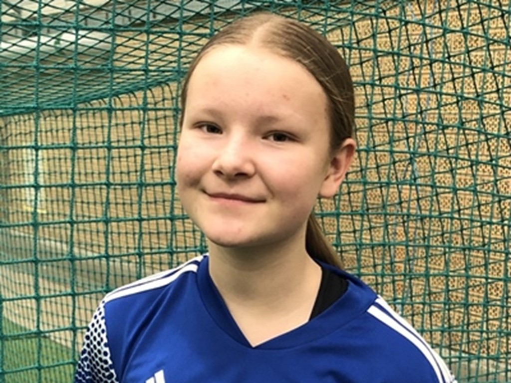 16-åriga Agnes Parhammar var en av tre tvåmålsskyttar när Heffnersklubban 2 vann med hela 10-1 över seriekollegan Ope 2 i söndagens träningsmatch på NP3 Arena..