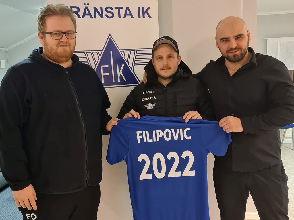 Fr v. sportchefen Fredrik Olofsson, ordförande Alex Johansson och nye tränaren Filip Filipovic. Foto: Fränsta IK.