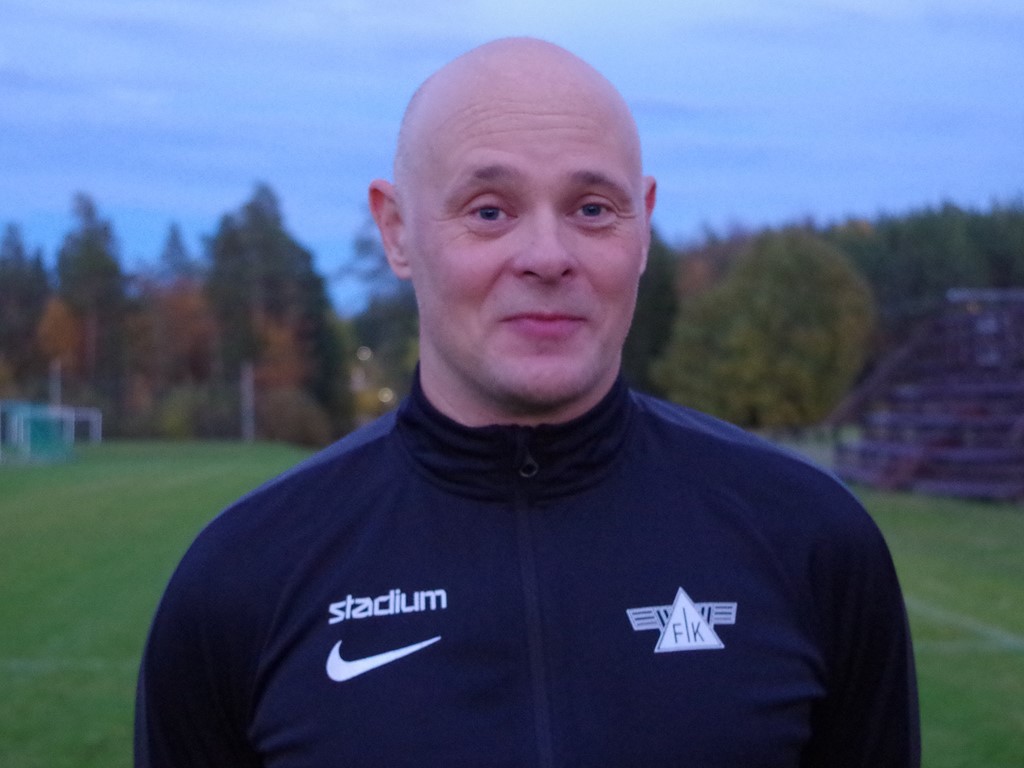 Jerry Backlund, 49, gjorde hattrick till ingen nytta då hans Fränsta 2 föll mot Selånger 2.