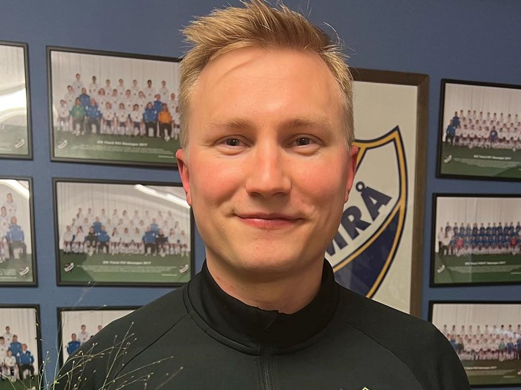 Joakim Edström kliver av efter tre säsonger som damtränare.
