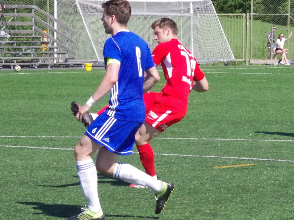 Oskar Nordlund gör ett av sina många mål i division 2.