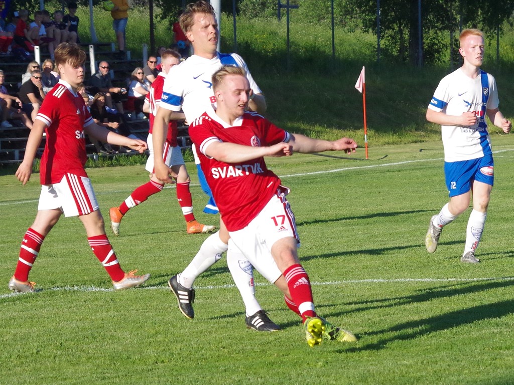 William Sjödal och hans Svartvik tog hem Medelpadssexan före IFK Timrå, två lag som kickade igång sin seniorverksamhet igen i år med lyckat resultat. Foto: Pia Skogman, Lokalfotbollen.nu.