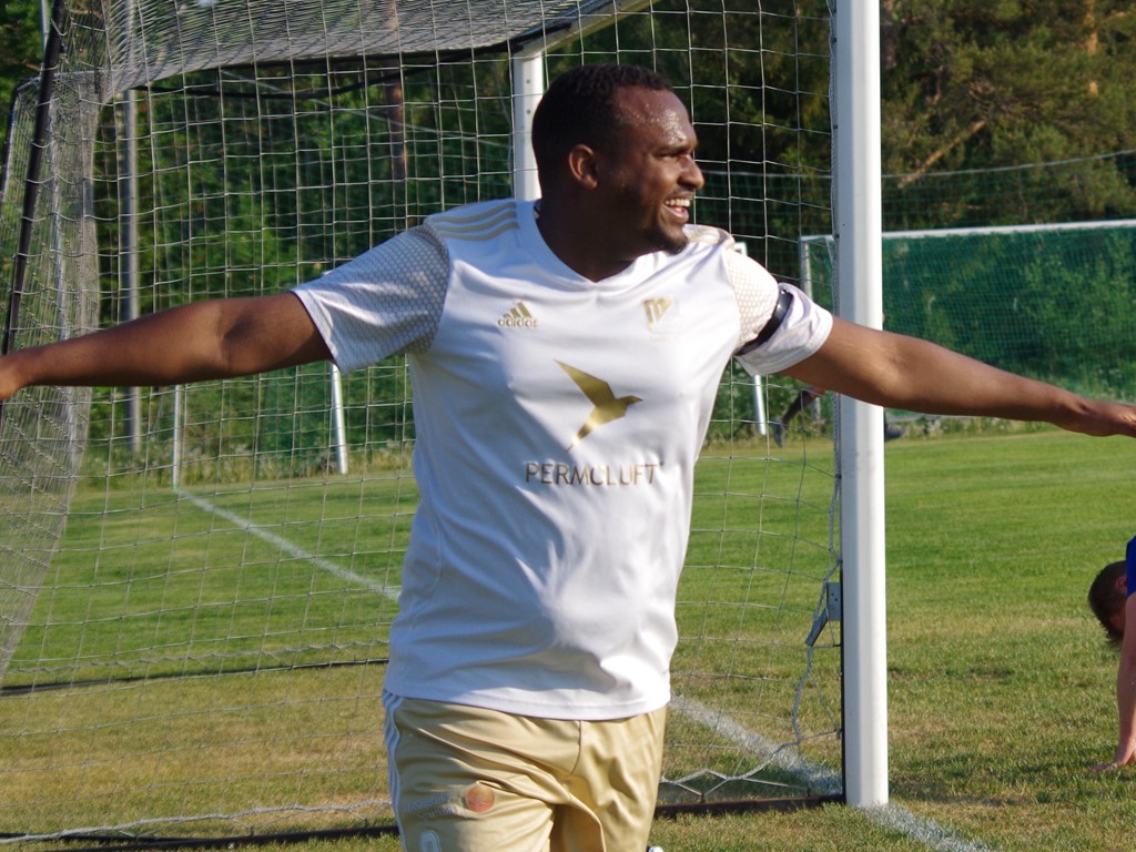 Badawi Mohamed och hans Lucksta är vidare i Svenska Cupen efter att ha slagit ut division 2-laget IFK Östersund efter förlängning. Foto: Pia Skogman, Lokalfotbollen.nu.